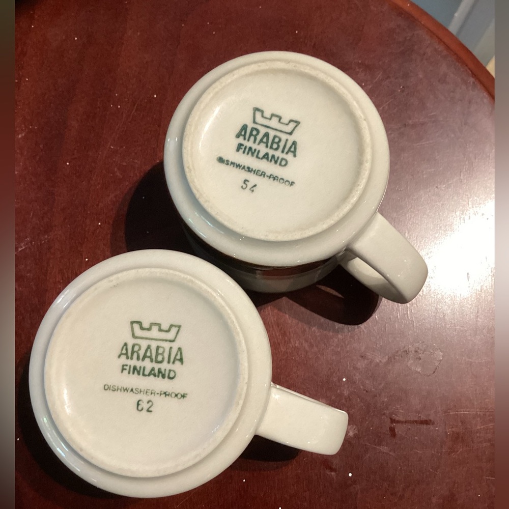 A pair of Arabia Finland cappuccino mugs. - Picture 4 of 6